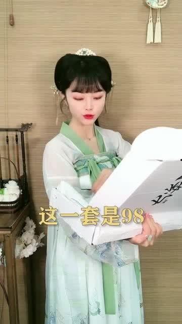 汉服男掌柜吃瓜视频,揭秘古代服饰文化中的趣味瞬间