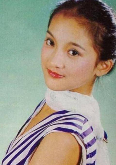 明星裸睡照片挂历,明星私密生活挂历大揭秘