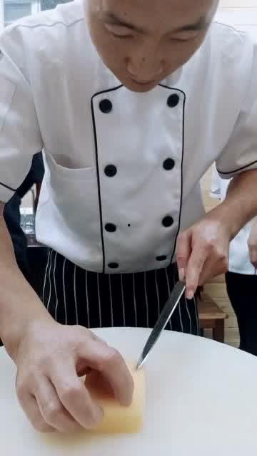 吃小块哈密瓜体检,健康体检新体验