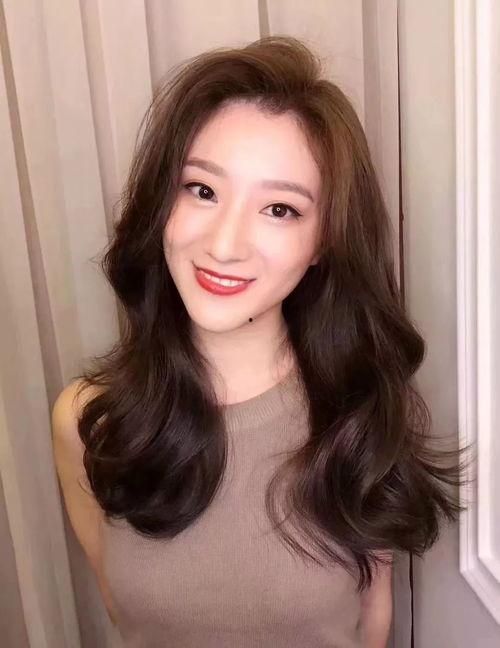 素人和网红合照,一场跨越圈层的视觉盛宴