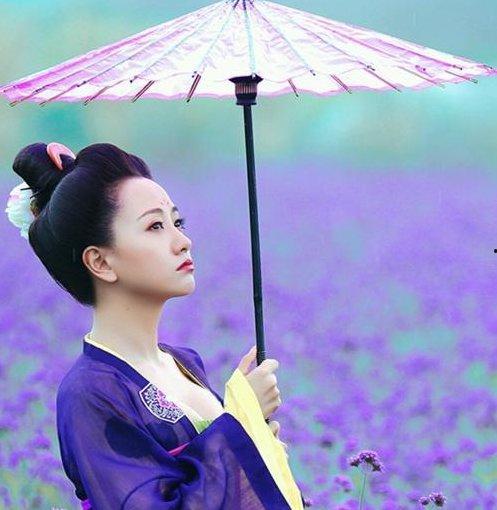 女明星们的撑伞名画,女明星们的时尚撑伞瞬间